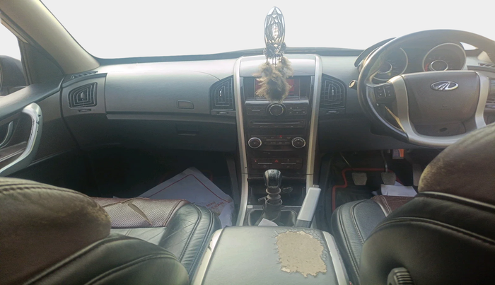 2014 Mahindra XUV500 W8, Diesel, Manual, 2,19,747 km, interior