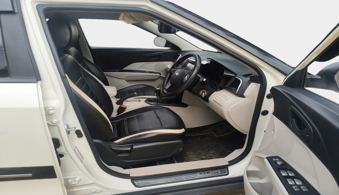 2020 Mahindra XUV300 W6 1.5 DIESEL AMT, Diesel, Automatic, 82,988 km, interior