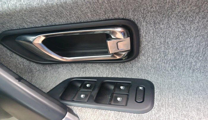 2025 Tata Safari PURE PLUS S AT, Diesel, Automatic, 12,355 km, interior