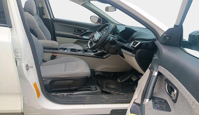 2025 Tata Safari PURE PLUS S AT, Diesel, Automatic, 12,355 km, interior