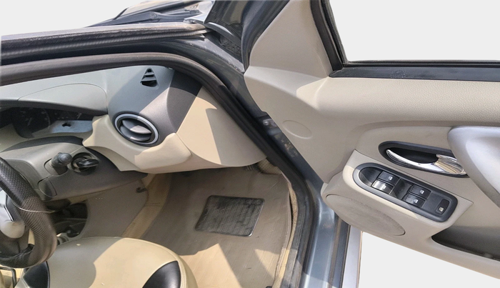 2014 Nissan Terrano XL (D), Diesel, Manual, 1,94,271 km, interior