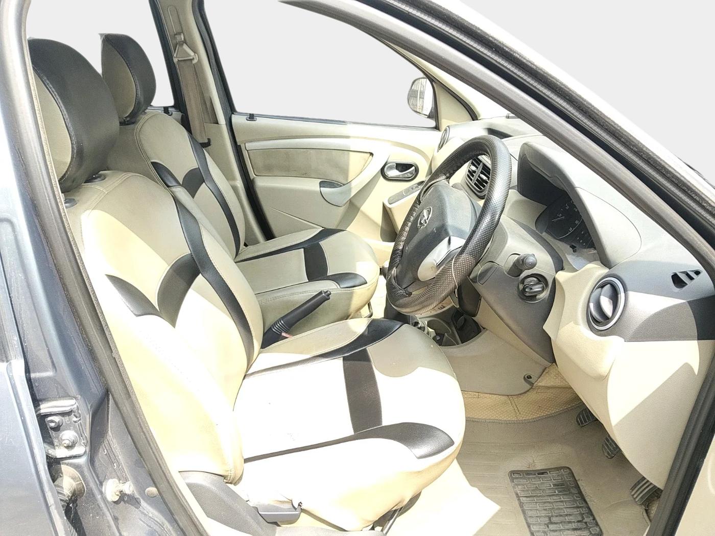 2014 Nissan Terrano XL (D), Diesel, Manual, 1,94,271 km, interior