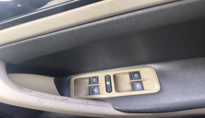 2012 Skoda Yeti AMBITION 2.0 TDI CR 4X2, Diesel, Manual, 1,06,371 km, interior