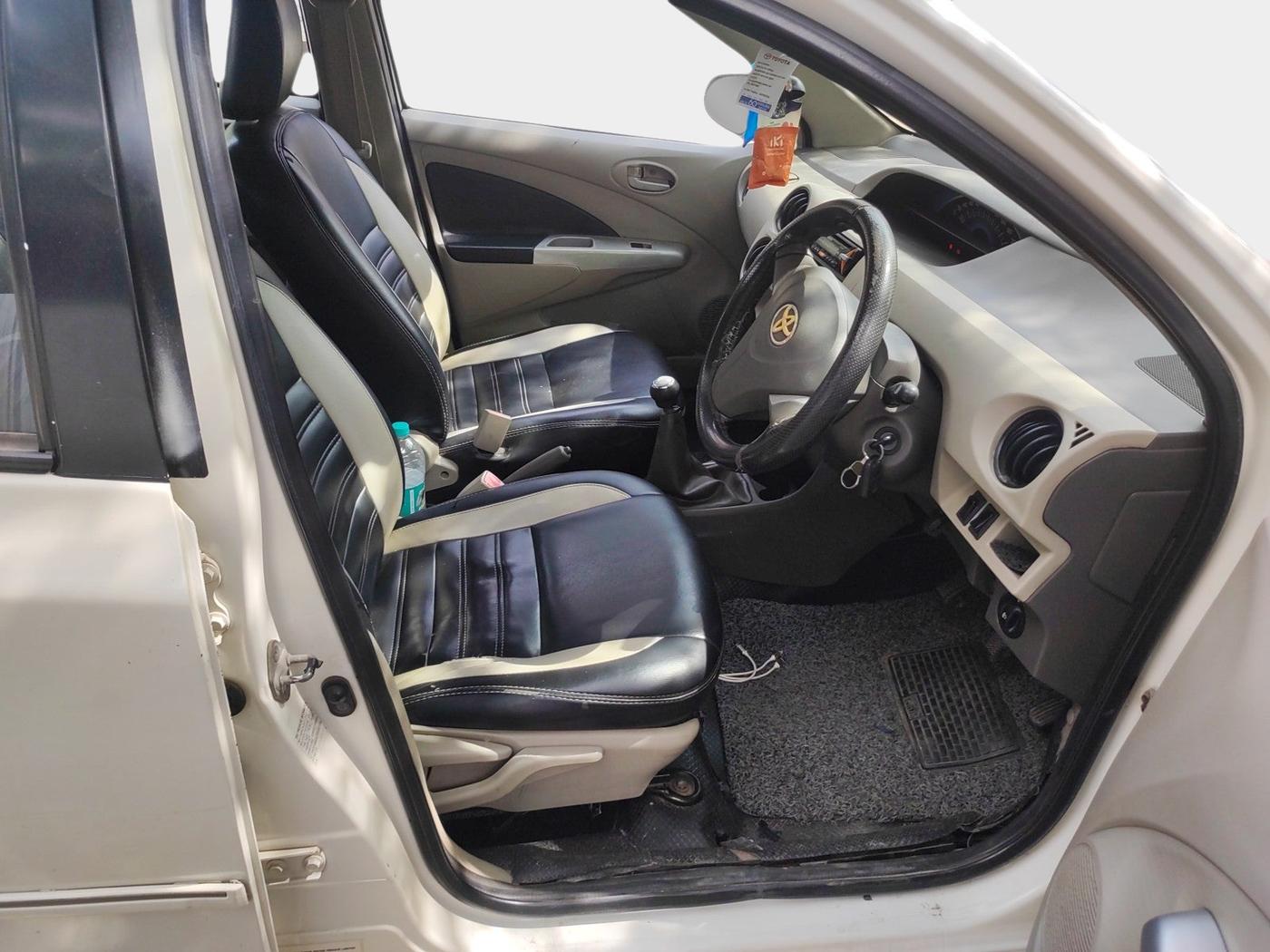 2013 Toyota Etios G, Petrol, Manual, 1,33,765 km, interior