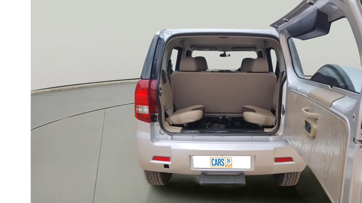 2018 Mahindra TUV300 T4 PLUS, Diesel, Manual, 1,65,966 km, exterior