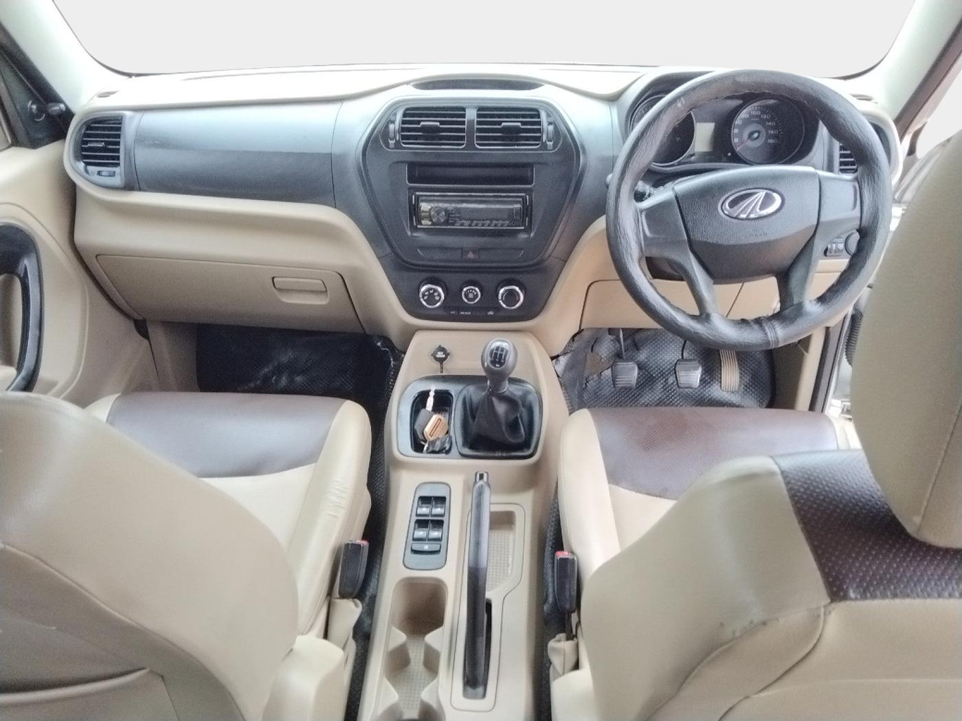 2018 Mahindra TUV300 T4 PLUS, Diesel, Manual, 1,65,966 km, interior