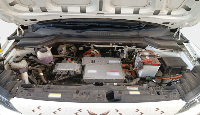 2023 Mahindra XUV400 EL 7.2 KW, Electric, Automatic, 73,691 km, exterior