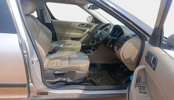 2011 Skoda Yeti ELEGANCE 2.0 TDI CR 4X4, Diesel, Manual, 1,61,481 km, interior