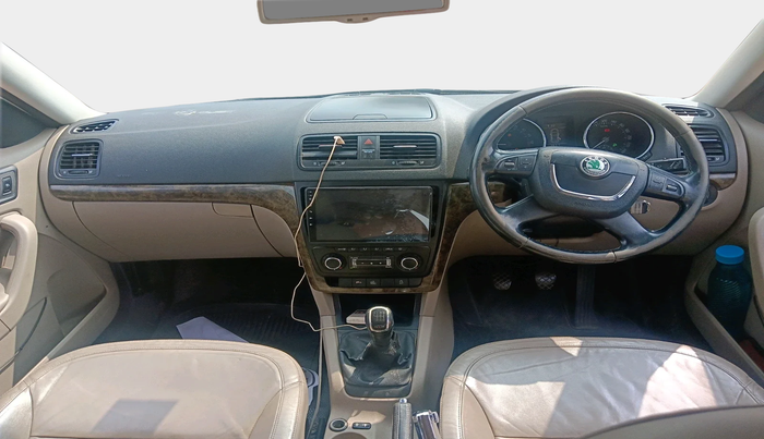 2011 Skoda Yeti ELEGANCE 2.0 TDI CR 4X4, Diesel, Manual, 1,61,481 km, interior