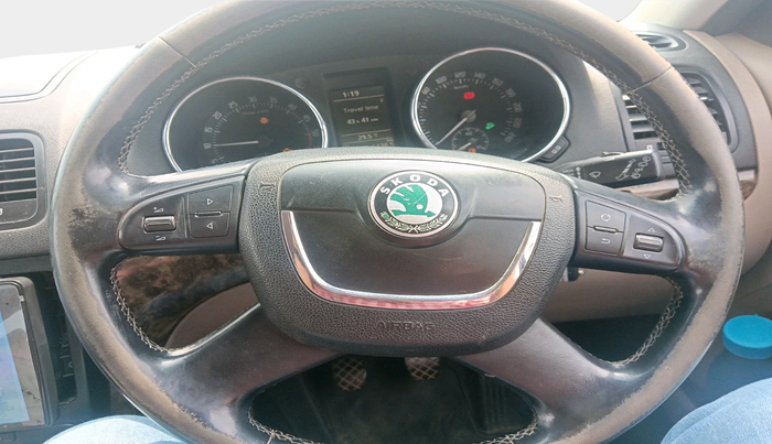 2011 Skoda Yeti ELEGANCE 2.0 TDI CR 4X4, Diesel, Manual, 1,61,481 km, interior