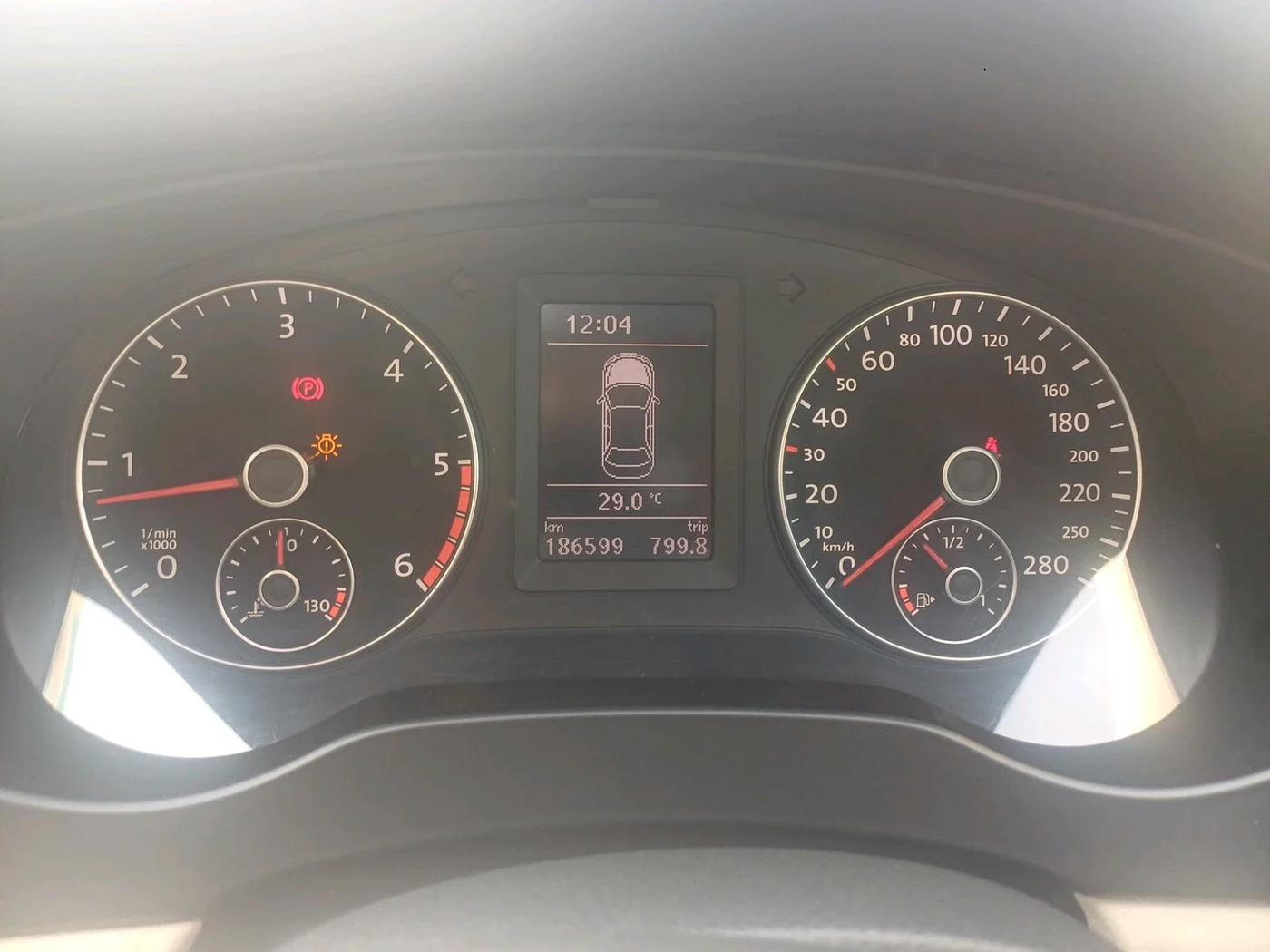 2014 Volkswagen Jetta HIGHLINE TDI, Diesel, Manual, 1,86,599 km, interior
