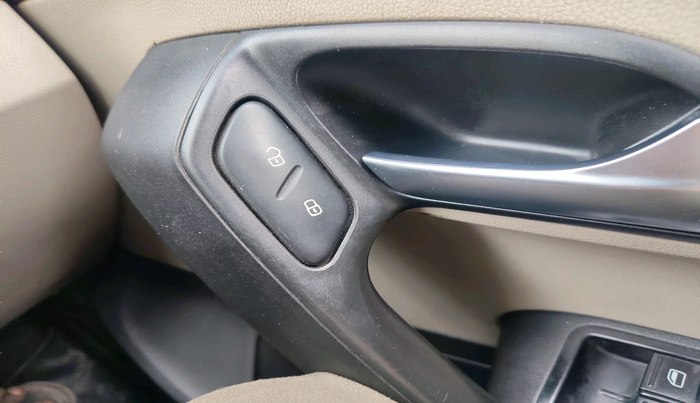 2012 Volkswagen Polo TRENDLINE 1.2L DIESEL, Diesel, Manual, 1,53,905 km, interior