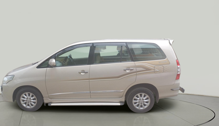 2014 Toyota Innova 2.5 ZX 7 STR, Diesel, Manual, 1,29,625 km, exterior