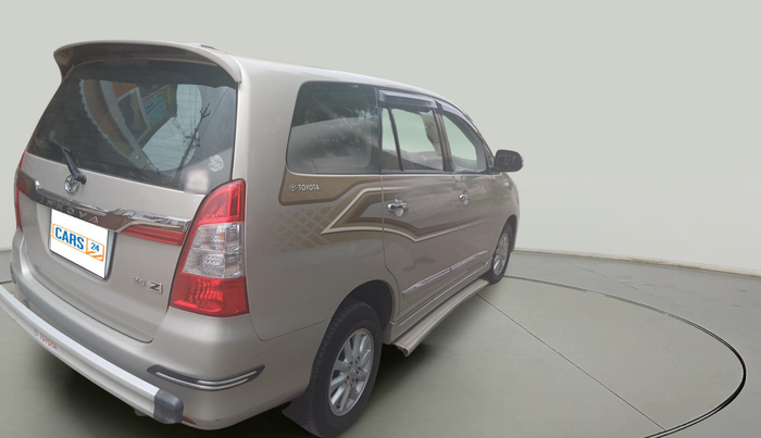 2014 Toyota Innova 2.5 ZX 7 STR, Diesel, Manual, 1,29,625 km, exterior