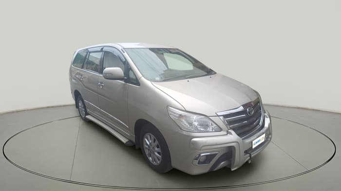 2014 Toyota Innova 2.5 ZX 7 STR, Diesel, Manual, 1,30,215 km, exterior