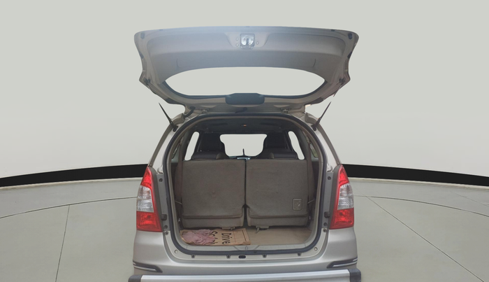 2014 Toyota Innova 2.5 ZX 7 STR, Diesel, Manual, 1,29,625 km, exterior