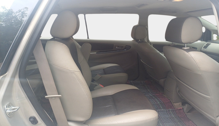 2014 Toyota Innova 2.5 ZX 7 STR, Diesel, Manual, 1,29,625 km, interior