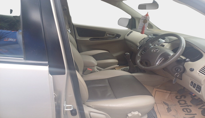 2014 Toyota Innova 2.5 ZX 7 STR, Diesel, Manual, 1,29,625 km, interior