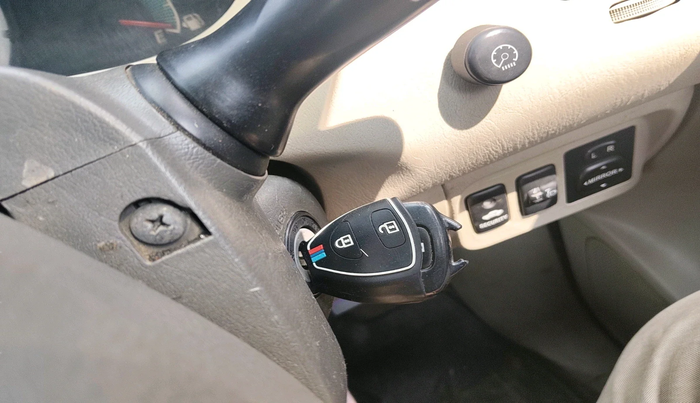 2014 Toyota Innova 2.5 VX 8 STR, Diesel, Manual, 3,28,447 km, interior