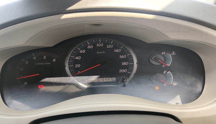 2014 Toyota Innova 2.5 VX 8 STR, Diesel, Manual, 3,28,447 km, interior