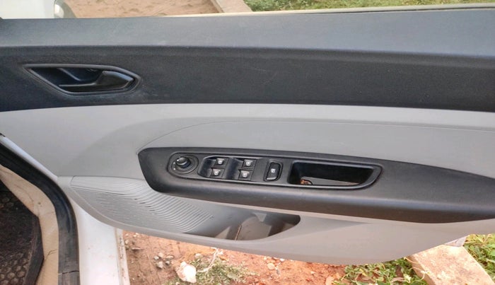 2020 Renault TRIBER RXT AMT, Petrol, Automatic, 70,212 km, interior