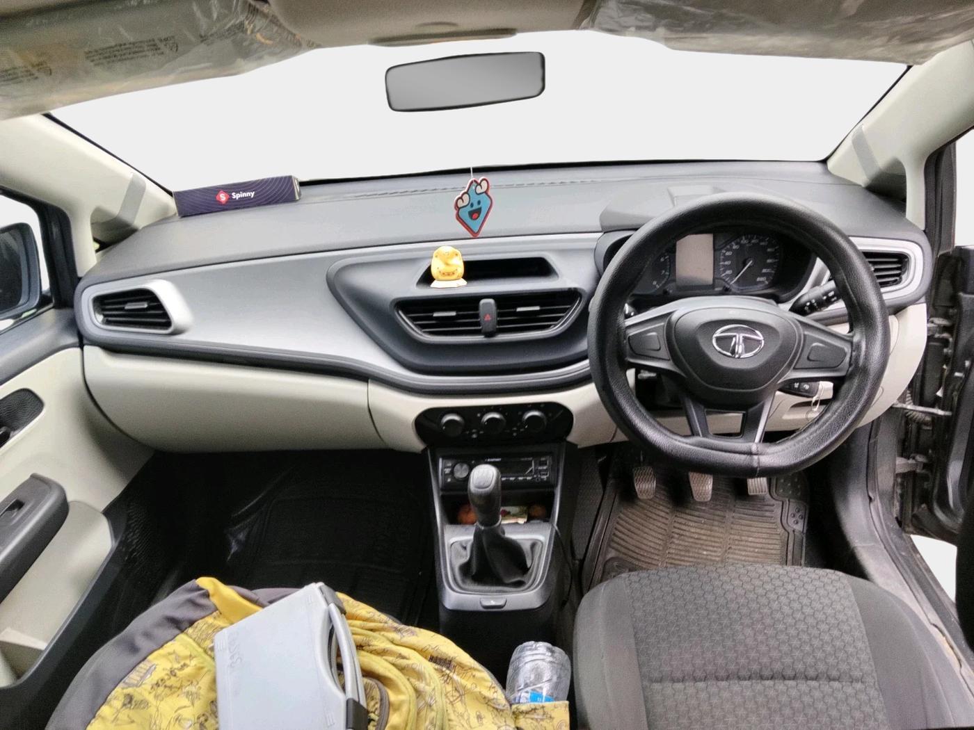 2022 Tata ALTROZ XE PETROL, Petrol, Manual, 30,671 km, interior