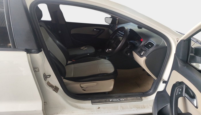 2013 Volkswagen Polo HIGHLINE DIESEL, Diesel, Manual, 1,10,059 km, interior