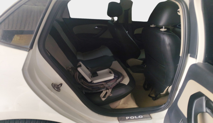 2013 Volkswagen Polo HIGHLINE DIESEL, Diesel, Manual, 1,10,059 km, interior