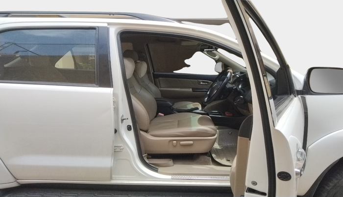 2015 Toyota Fortuner 3.0 4X2 AT, Diesel, Automatic, 90,758 km, interior