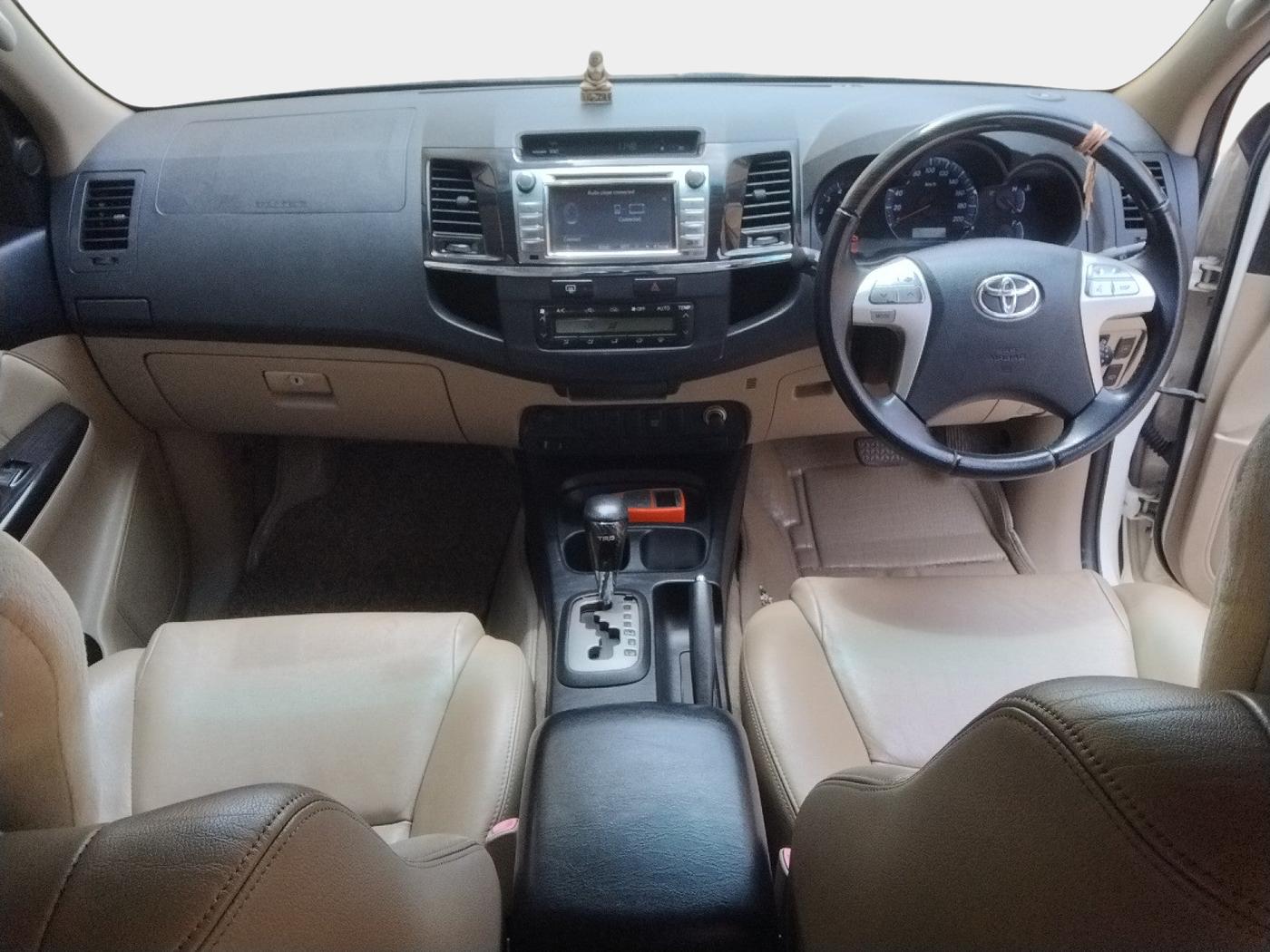 2015 Toyota Fortuner 3.0 4X2 AT, Diesel, Automatic, 90,758 km, interior
