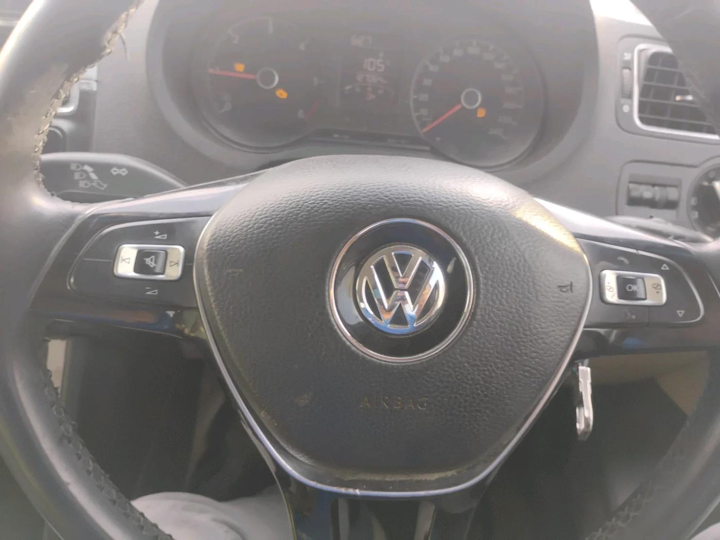 2015 Volkswagen Polo HIGHLINE1.5L, Diesel, Manual, 1,27,064 km, interior