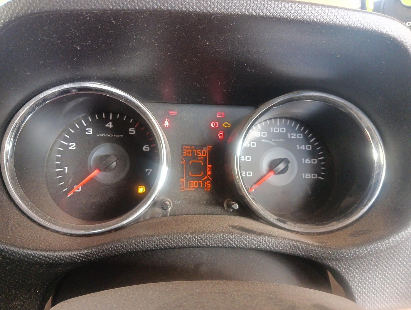 2016 Mahindra TUV300 T8, Diesel, Manual, 1,30,715 km, interior
