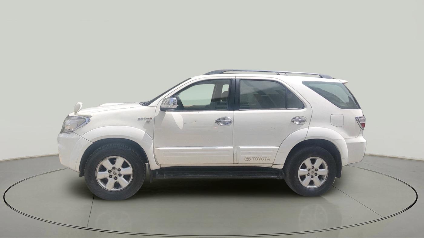 2011 Toyota Fortuner 3.0 4X4 MT, Diesel, Manual, 2,27,223 km, exterior