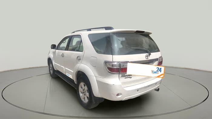 2011 Toyota Fortuner 3.0 4X4 MT, Diesel, Manual, 2,27,223 km, exterior