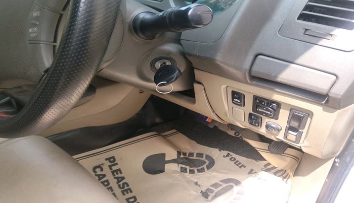 2011 Toyota Fortuner 3.0 4X4 MT, Diesel, Manual, 2,27,223 km, interior