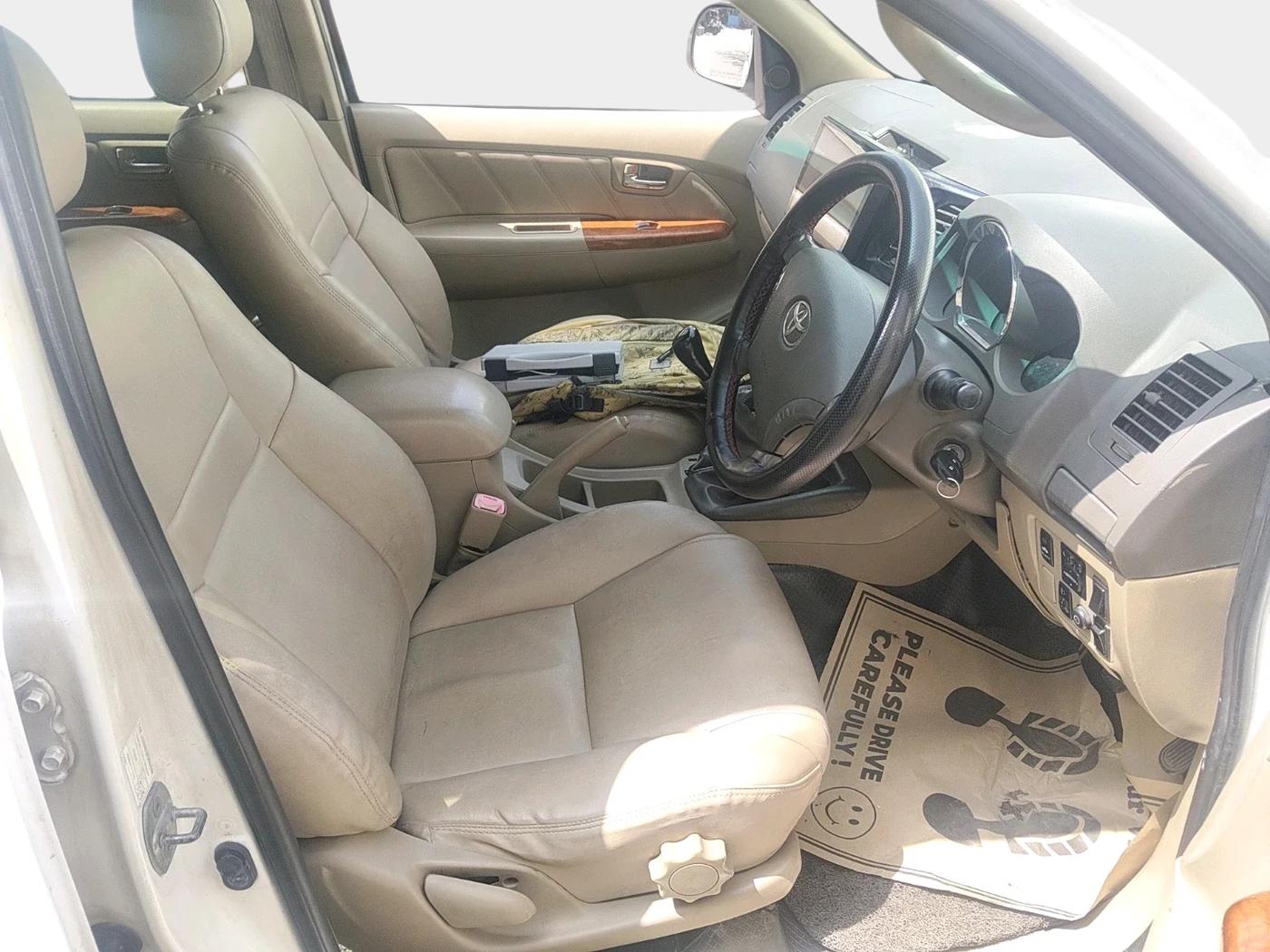 2011 Toyota Fortuner 3.0 4X4 MT, Diesel, Manual, 2,27,223 km, interior