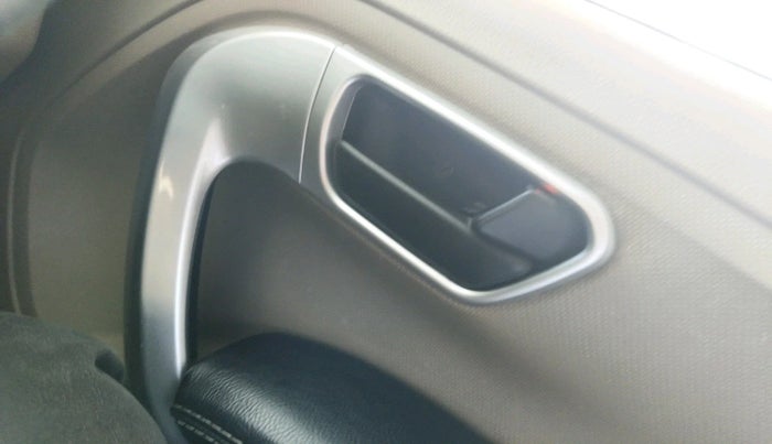 2016 Mahindra TUV300 T8 AMT, Diesel, Automatic, 1,10,719 km, interior
