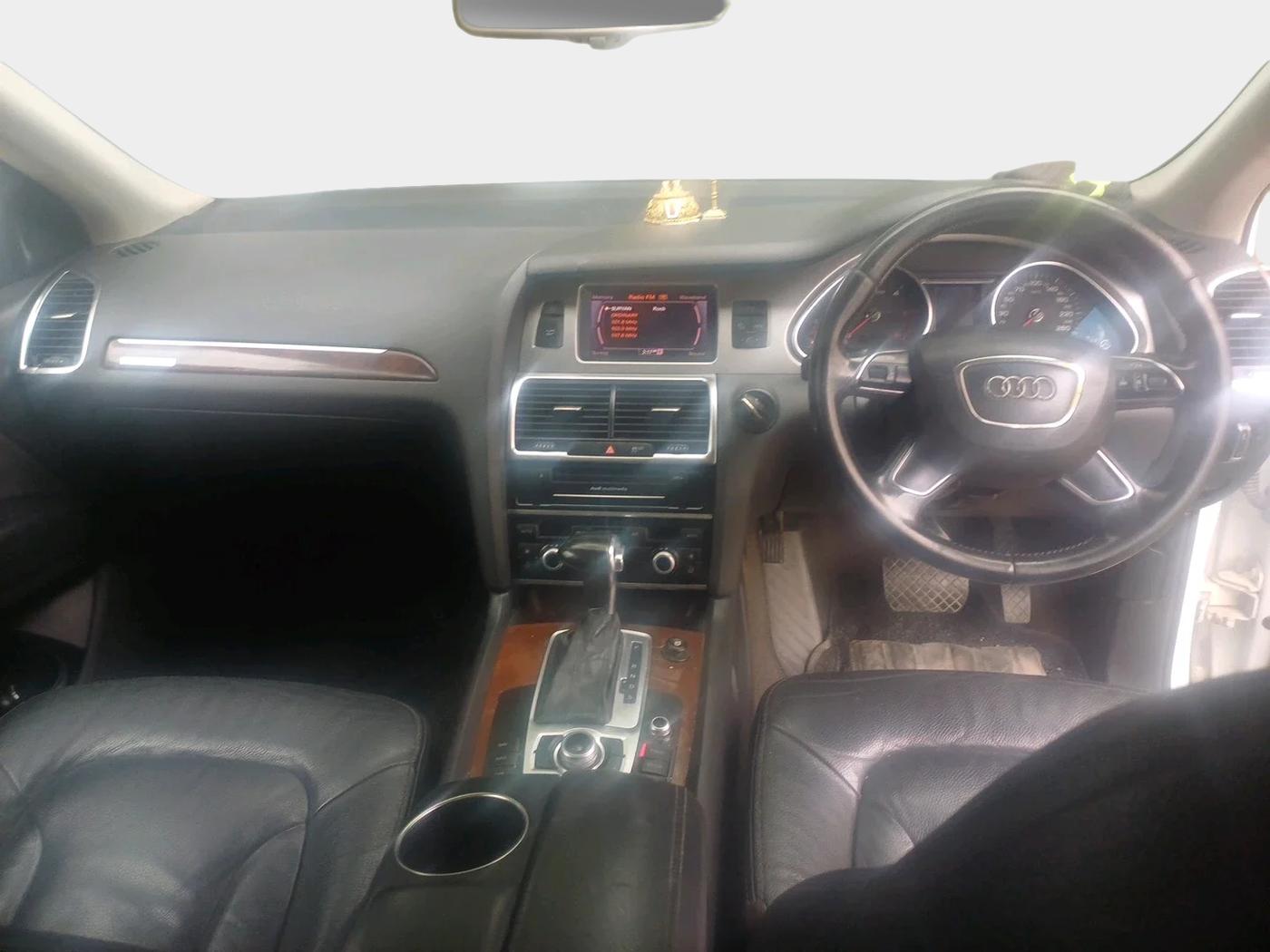 2013 Audi Q7 3.0 TDI QUATTRO, Diesel, Automatic, 1,53,720 km, interior