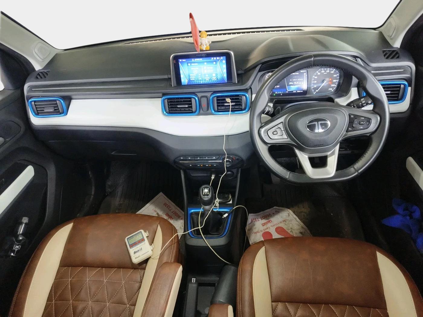 2024 Tata PUNCH Creative Dual Tone MT Sunroof, Petrol, Manual, 21,000 km, interior