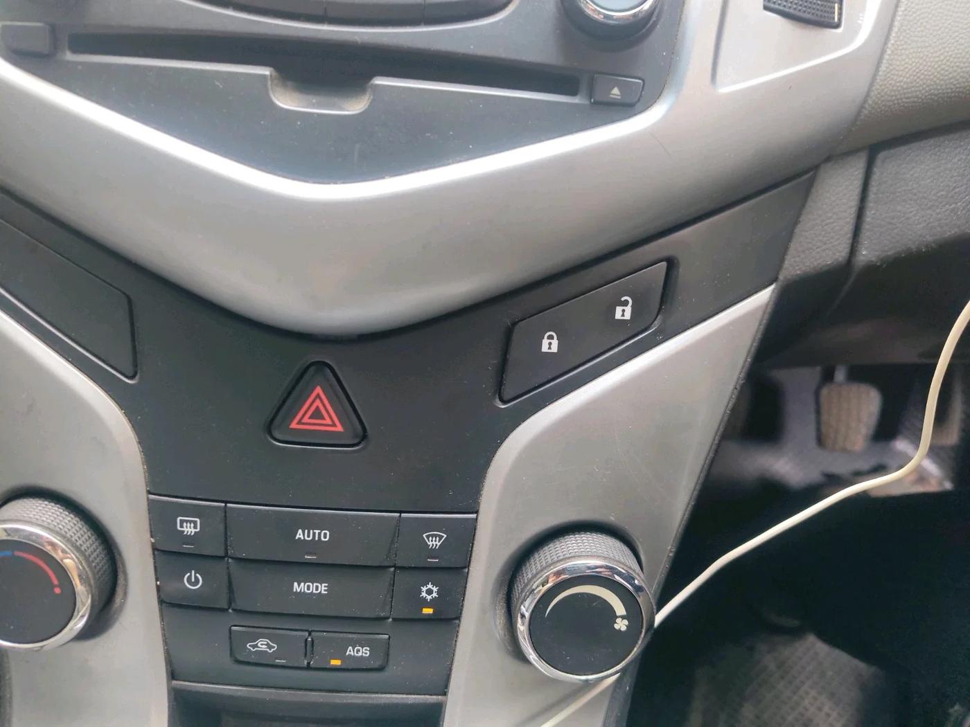 2011 Chevrolet Cruze LT, Diesel, Manual, 1,10,793 km, interior