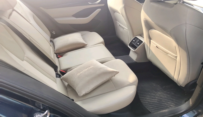 2023 Skoda Octavia STYLE 2.0, Petrol, Automatic, 22,128 km, interior