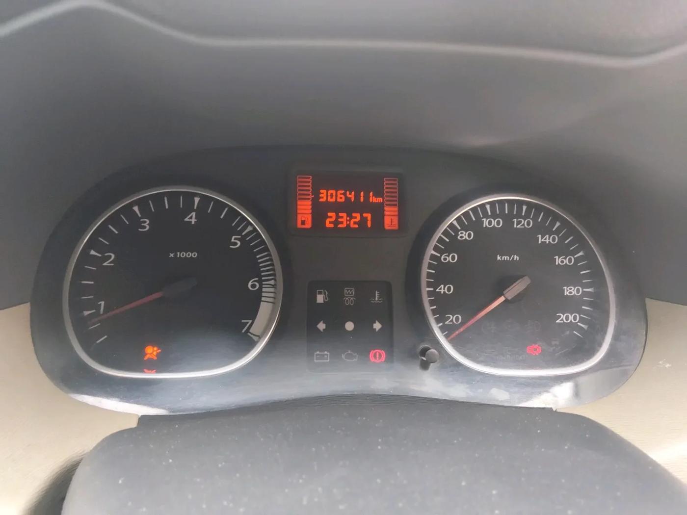 2014 Renault Duster 85 PS RXL DIESEL, Diesel, Manual, 3,10,000 km, interior