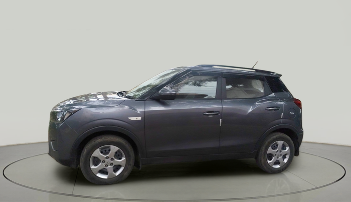 2022 Mahindra XUV300 W6 1.2 PETROL, Petrol, Manual, 11,897 km, exterior