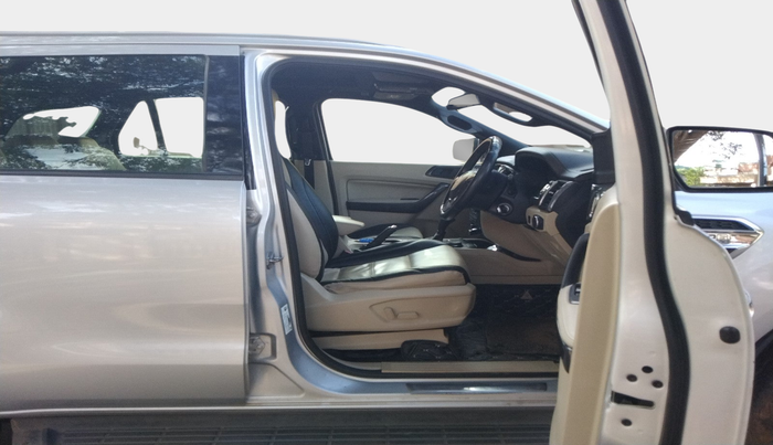 2017 Ford Endeavour TITANIUM 3.2 4X4 AT, Diesel, Automatic, 2,07,000 km, interior