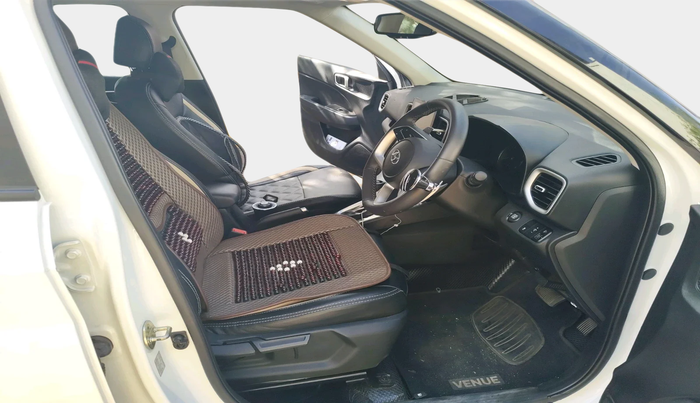 2022 Hyundai VENUE SX PLUS 1.0 TURBO DCT, Petrol, Automatic, 19,502 km, interior