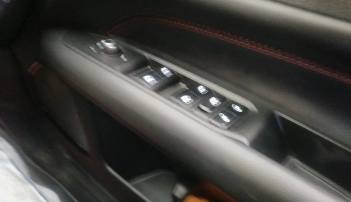 2024 Jeep Compass Black Shark (O) 2.0 Diesel 4X2 AT, Diesel, Automatic, 27,559 km, interior