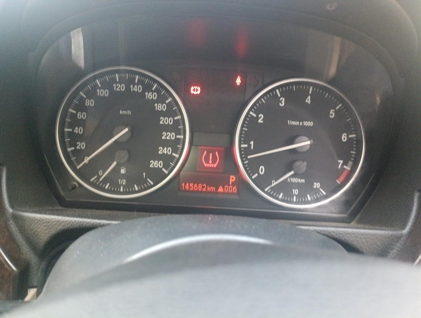 2010 BMW 3 Series 325i, Petrol, Automatic, 1,45,685 km, interior