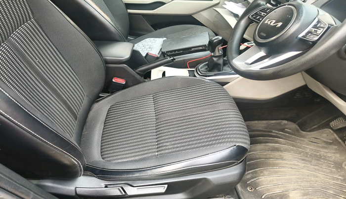 2022 KIA CARENS PRESTIGE PLUS 1.5 DIESEL 7 STR, Diesel, Manual, 1,00,915 km, interior