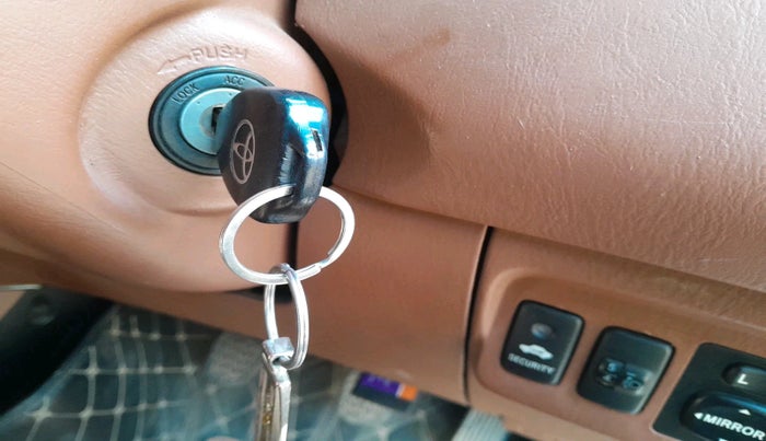 2015 Toyota Innova 2.5 GX 7 STR, Diesel, Manual, 56,554 km, interior