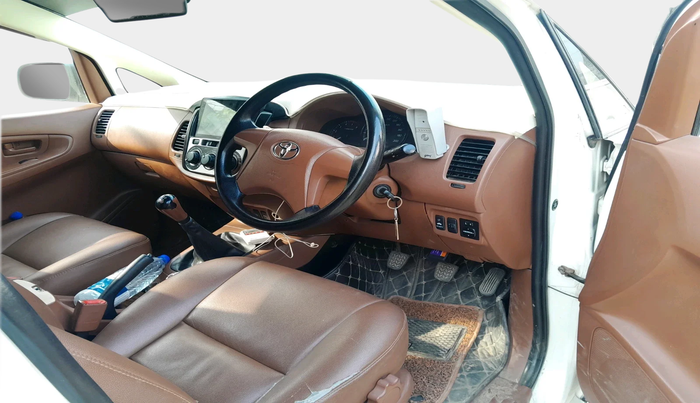 2015 Toyota Innova 2.5 GX 7 STR, Diesel, Manual, 56,554 km, interior